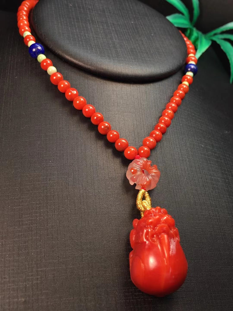 Red Agate Medallion Necklace – Obilis Paris
